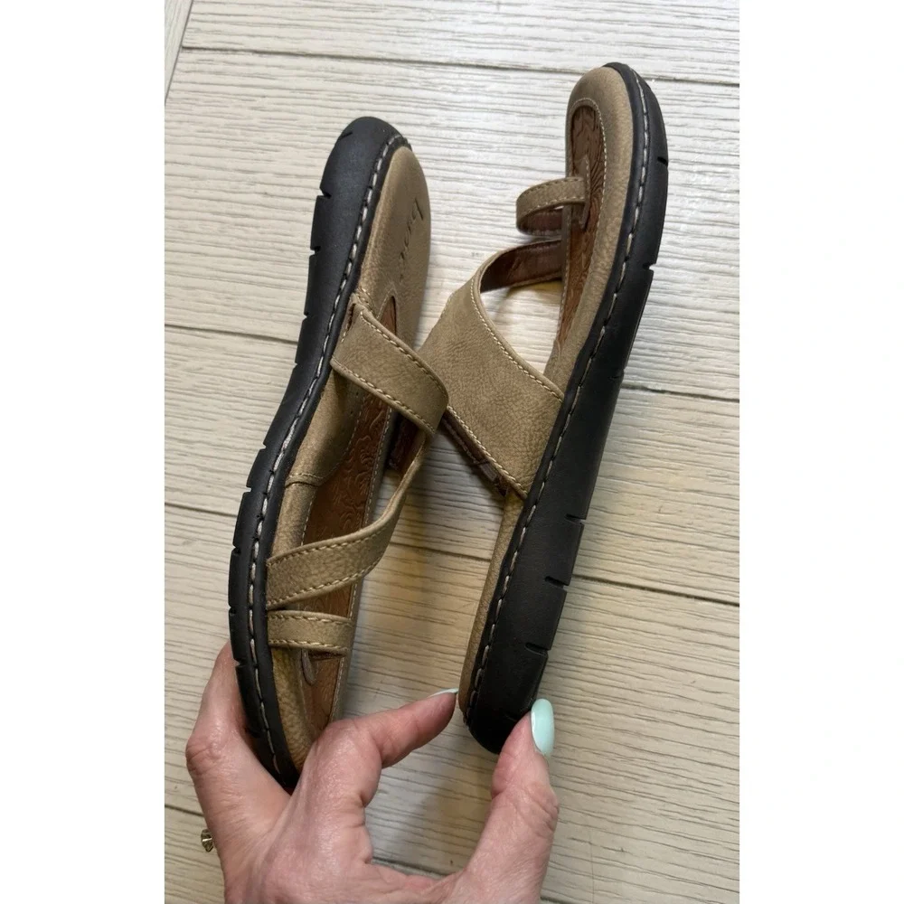 B.O.C. Women NWOT Sz 6 M Beige Nude Neutral Sandals BC 8C003022 Toe Loop Flat